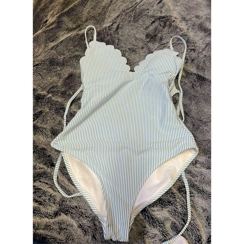 Jessica Simpson swimsuit